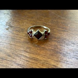 Garnet ring set in silver